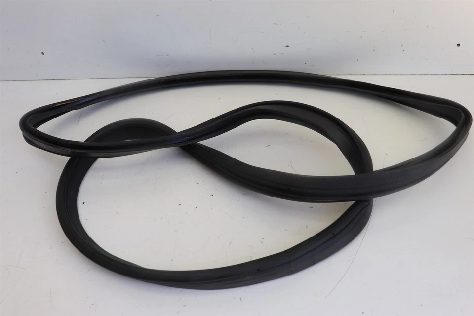 Aston Martin DB9 2005 V12 Rear Boot Bootlid Gasket Seal J233 - image 1 of 1