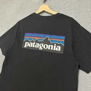 T-shirt Patagonia P-6 logo uomo M nera manica corta cotone biologico - Foto 1 di 9