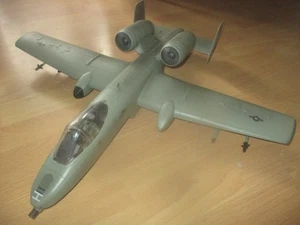 Flugzeug Kampfjet A10 Thunderbolt II Fertigmodell 1:18 3,75 Inch gebraucht - Bild 1 von 21