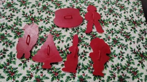 lote de cortadores de galletas de plástico rojo vintage árbol conejo etc - Imagen 1 de 2