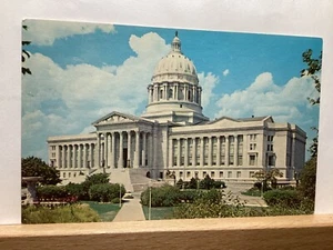 Missouri State Capitol: Jefferson City, MO - Vintage Postcard - Picture 1 of 3