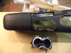 2016 FORD MUSTANG TUNNEL CONSOLE ARM REST AND STORAGE BOX   EK16 XPX - Picture 1 of 12