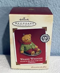 Hallmark Keepsake Ornament Wendy Whoosh 2° nel Snow Cub Club 2002 NUOVO - Foto 1 di 3