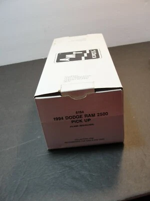 Camioneta pickup Dodge RAM 2500 1994 AMT ERTL #6194 roja llama y plateada Foto 1 de 4