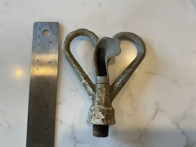 Antiguo cabezal de aspersor de césped de tortuga figurativo de hierro fundido vintage antiguo Foto 1 de 4