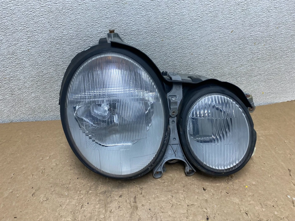 Фара правосторонняя для Mercedes E E320 E430 2000-2002 годов выпуска DEPO V0426 DW - Изображение 1 из 4