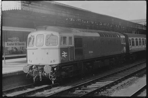 BR Class 33 Crompton 33024 at Exeter St Davids 1975 B&W 35mm Negativ - Bild 1 von 1