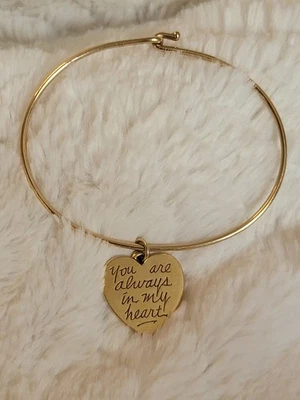 Pulsera James Avery 14k Retirada con 14k "Siempre estás..." Dije Corazón. Foto 1 de 4