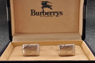 Gemelos cuadrados vintage marca británica "Burberry" color plata, con estuche marca. Foto 1 de 4