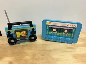 2 Brickcraft MTV Cassetta Nastro & Boom Box Set Costruzioni Nostalgia Y2K Retrò - Foto 1 di 8
