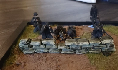 TAMIYA 35386 1/35 German MG Nest Team Crew - WWII costruito e dipinto - Immagine 1 di 4