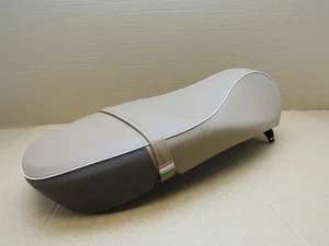 Piaggio Vespa Primavera Pic-Nic 2023 1,650 miles seat saddle  (15105) - Picture 1 of 13