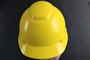 3M H-702P Hard Hat, Yellow H-700 Series Hard Hat with 4-Point Pinlock Suspension - Picture 1 of 6