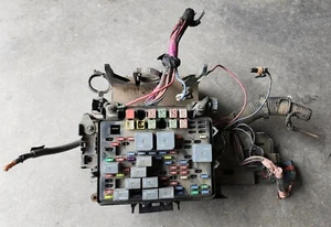 Underhood Fuse Box 2004 Tahoe 5.3 with Relays and Fuses Escalade Yukon Silverado - Foto 1 di 4