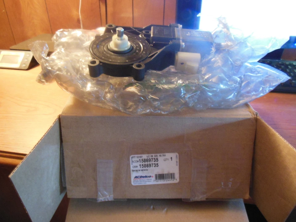 NEW OE GM 15869735 Power Window Motor For 08-12 Malibu (LR) & 07-10 H3 (RF) - Image 1 of 1