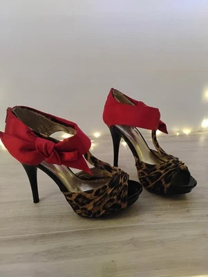 Olsenboye Mujer 9M Marrón Estampado Leopardo Tacones Altos Rojo Lazo Acento Retro Pinup Foto 1 de 4