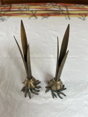 Par de jarrones Mid Century Hollywood Regency de latón “Bombilla de cebolla” de Carnevale Foto 1 de 4