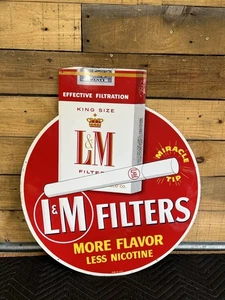 Letrero publicitario de metal vintage L&M cigarrillos NOS letreros en relieve versión más grande - Imagen 1 de 10