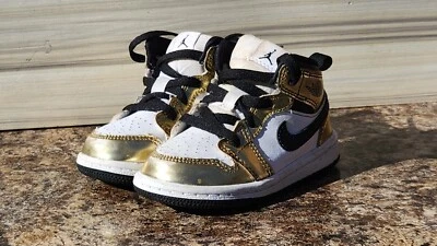Nike Air Jordan 1 средний металлик золото черный белый (TD) 6c ребенка ясельного возраста - DC1424-700 - Изображение 1 из 4