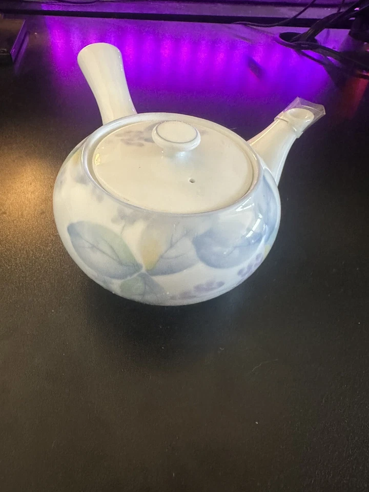 Japanese  Blue&White Muffle painting  Boufla-shaped TEAPOT - Image 1 of 4