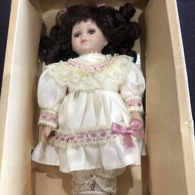 Muñecas del Mundo Colección Pequeñas Porcelanas de Barbara Lee (2001) Foto 1 de 4