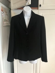 Blazer Colección Mujer para Le Suit Talla 6 Negro Plisado Diseño Frontal Usado en Excelente Condición - Imagen 1 de 5