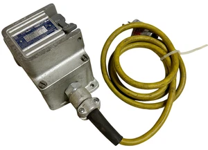 Square D 2510KR-8 Manual Motor Starting Switch Series A 2510KR8 - Picture 1 of 2