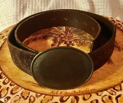 Ремень кожаный тисненый Mossimo Supply Co. размер M латунь овальная травленая цветочная пряжка - Изображение 1 из 4