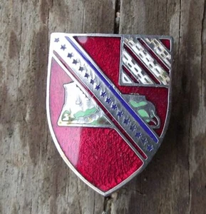 Vintage US Army 17th Field Artillery Regiment Unit Crest Fortress Pin Badge - Picture 1 of 2