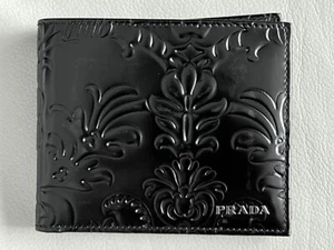 Prada seltene Geldbörse Barock Muster Prägung Leder schwarz - Bild 1 von 8