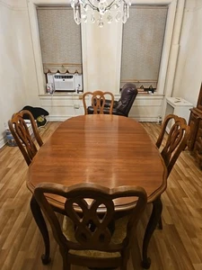 antique round dining table and chairs - Picture 1 of 1