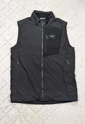 Куртка жилет мужская Arc'teryx M черная протонная легкая утепленная на молнии для улицы - Изображение 1 из 4