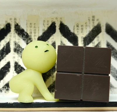 ПОДЛИННЫЙ Smiski Living Series ПОДЪЕМ БЕСПЛАТНАЯ ДОСТАВКА продавец из США Светится в Темноте 2018 - Изображение 1 из 4