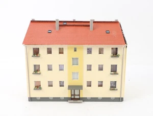 Auhagen H0 11402 Gebäude Mehrfamilienhaus gebaut - Bild 1 von 3