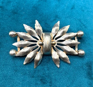Vintage Silver Tone Statement Brooch Pin Stylized Leaf Pattern C Clasp 2 1/2" - Picture 1 of 5