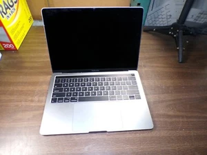 MacBook Pro "Core 15" 2.9 13" Touch/Late 2016 2.9 GHz Core i5 (15-6267U)8GB RAM - Picture 1 of 5