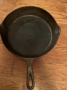 Vintage cast iron # 10 Wapak skillet with Eerie Ghost Mark - Picture 1 of 7
