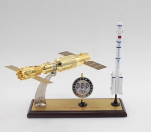 1:80 30CM Tiangong 2 & Shengzhou 14 Docking CZ-2F Carrier Rocket Diecast Model - Picture 1 of 12