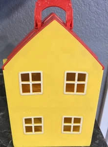Peppa Pigs Deluxe Fold-n-Carry Deluxe Yellow House 2003 - Imagen 1 de 4