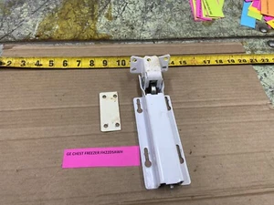 GE CHEST FREEZER FH22DSAWH Hinge - Picture 1 of 9
