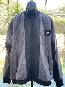 ADIDAS Urban Logo Quilted Full-Zip Jacket XL - Herren Activewear in Lila/Schwarz - Bild 1 von 12