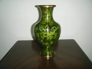Vintage grüne Cloisonne Vase mit Blumen über Messing Metall - Bild 1 von 5