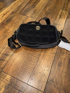 Lululemon Crossbody Camera Bag Quilted Velour 2L - Black - Picture 1 of 4