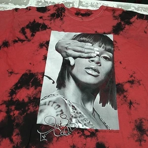 Lisa “Left Eye” Lopes (TLC) - Camiseta roja teñida con corbata - Camiseta de música talla XL  - Imagen 1 de 6