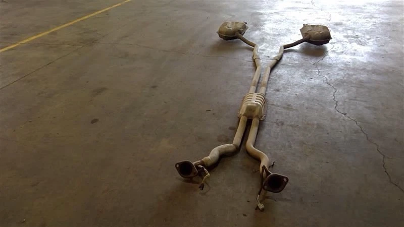 Conjunto de silenciador de escape Cadillac STS 2008-2011 con resonador y tubo de escape OEM Foto 1 de 4