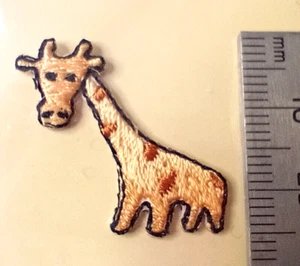 25MM  GIRAFFE IRON ON CLOTHING PATCH KAY MOTIFS MOTIF COVER UP STAINS - Picture 1 of 1