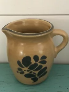 Brocca 4 pollici vintage Pfaltzgraff arte popolare ceramica blu marrone chiaro ottima! - Foto 1 di 1