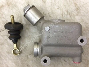 MASTER CYLINDER M151 M151A1 M151A2 M718 NOS!! 7035410 FE17930A 2530-00-678-3077 - Picture 1 of 4