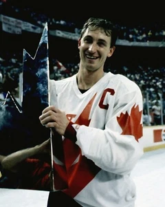 Foto vintage de hockey Wayne Gretzky 1987 equipo de la Copa Canadá 8x10 - Imagen 1 de 1