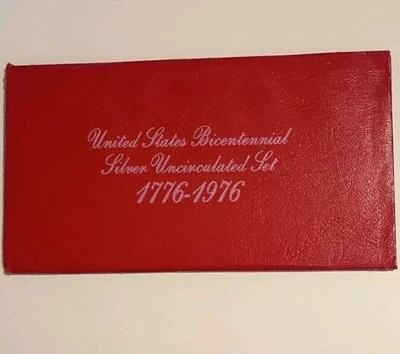 1976  United States Bicentennial Silver Uncirculated Set 3 Coins Red  Pack IOP  - Image 1 of 4